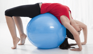 Ejercicios que puedes realizar en casa con una Gymball