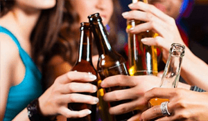 ¿Qué peligros encierran las bebidas alcohólicas para los jóvenes?