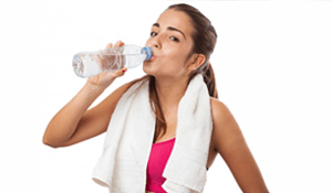 Beneficios saludables de consumir agua