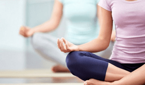 Mejores prácticas de yoga para combatir el estrés