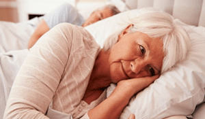 ¿Cómo combatir problemas del sueño después de los 50 años?