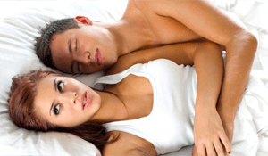 Razones por las que los hombres se duermen después del sexo