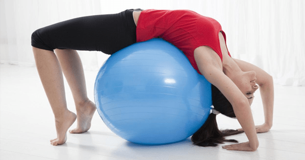 Ejercicios que puedes realizar en casa con una Gymball